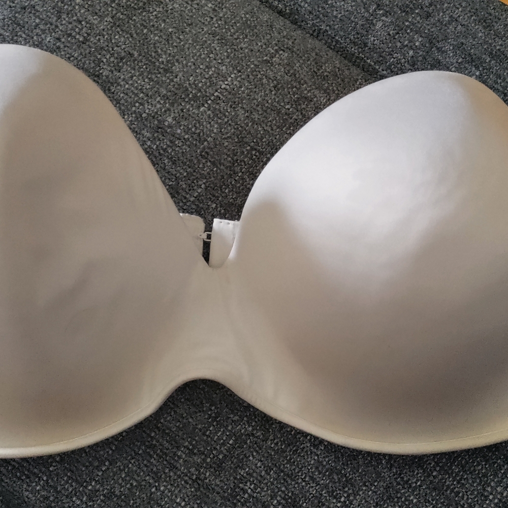Strapless bra-- Cacique